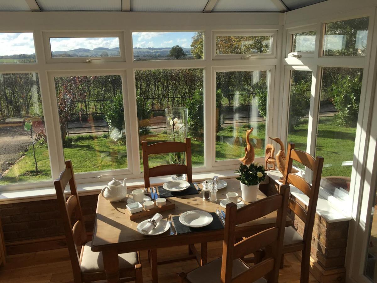 뉴볼드온스투어 The Poplars B&B 외부 사진